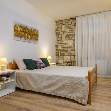 Apartman Aleksandra Pula Exterior foto