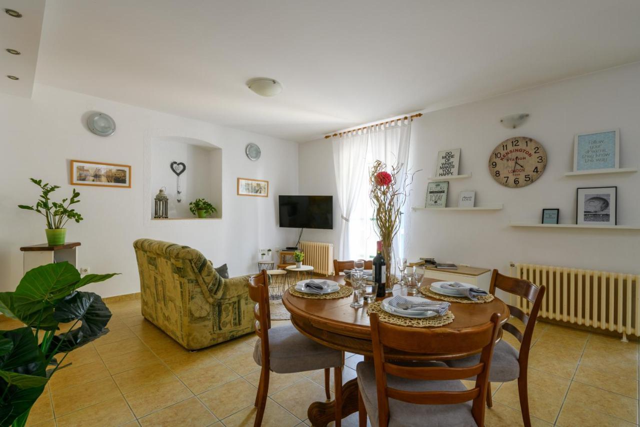 Apartman Aleksandra Pula Exterior foto