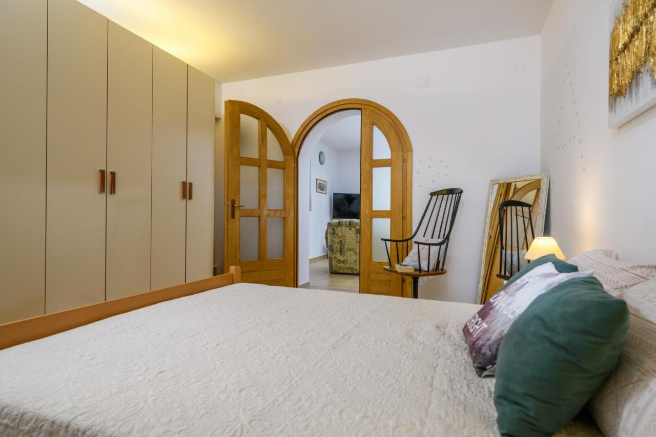 Apartman Aleksandra Pula Exterior foto